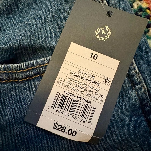 Universal Thread High Rise Everyday Straight Jean - Picture 5 of 6